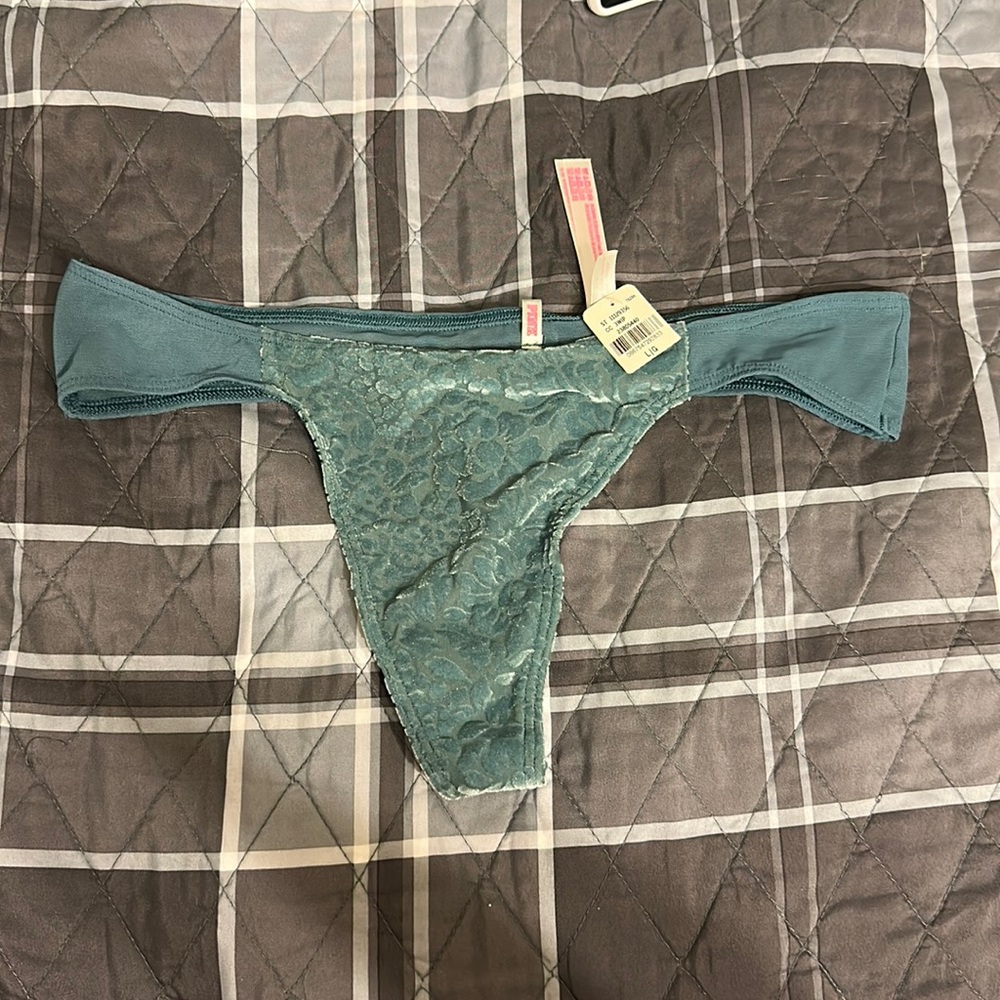 🏡NWT Victoria’s Secret PINK thong size large